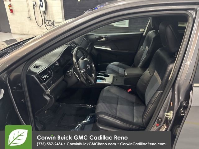 Used 2014 Toyota Camry SE w/ Moonroof Package image 10