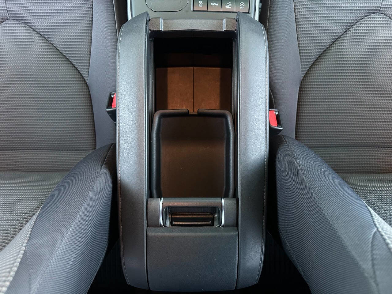 Used 2020 Toyota Highlander LE image 31