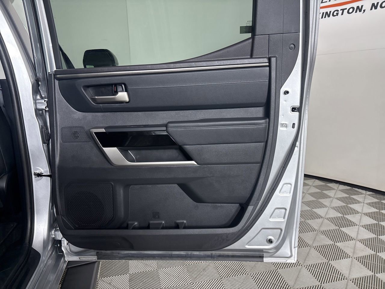 Used 2024 Toyota Tundra Limited image 28