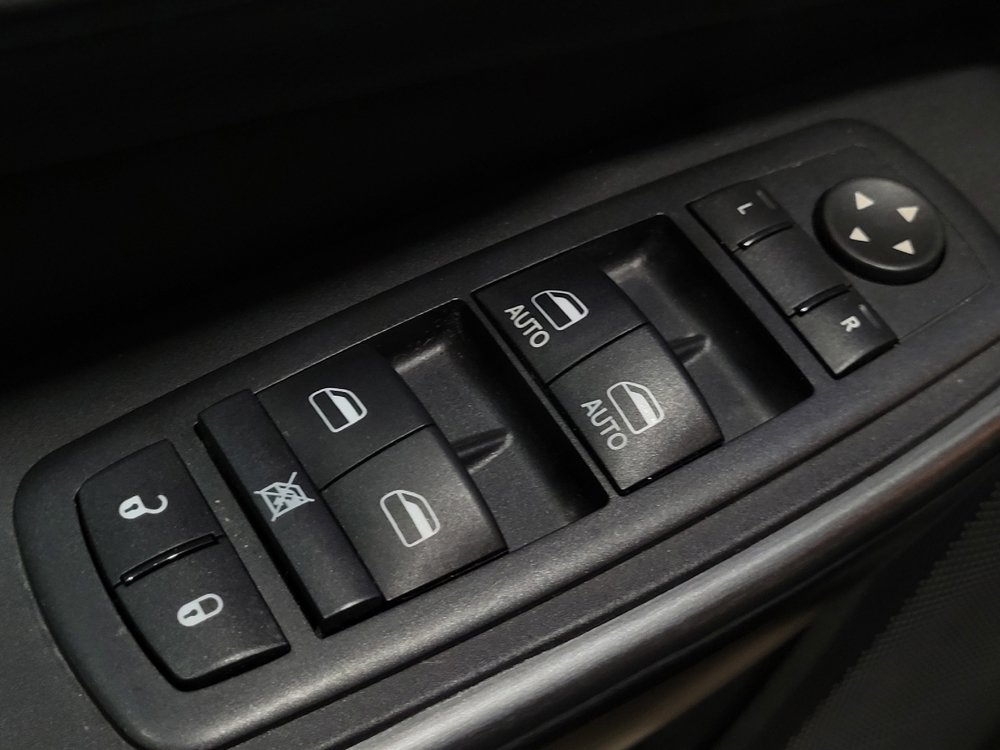 Used 2016 Jeep Cherokee Limited AWD/4WD image 27