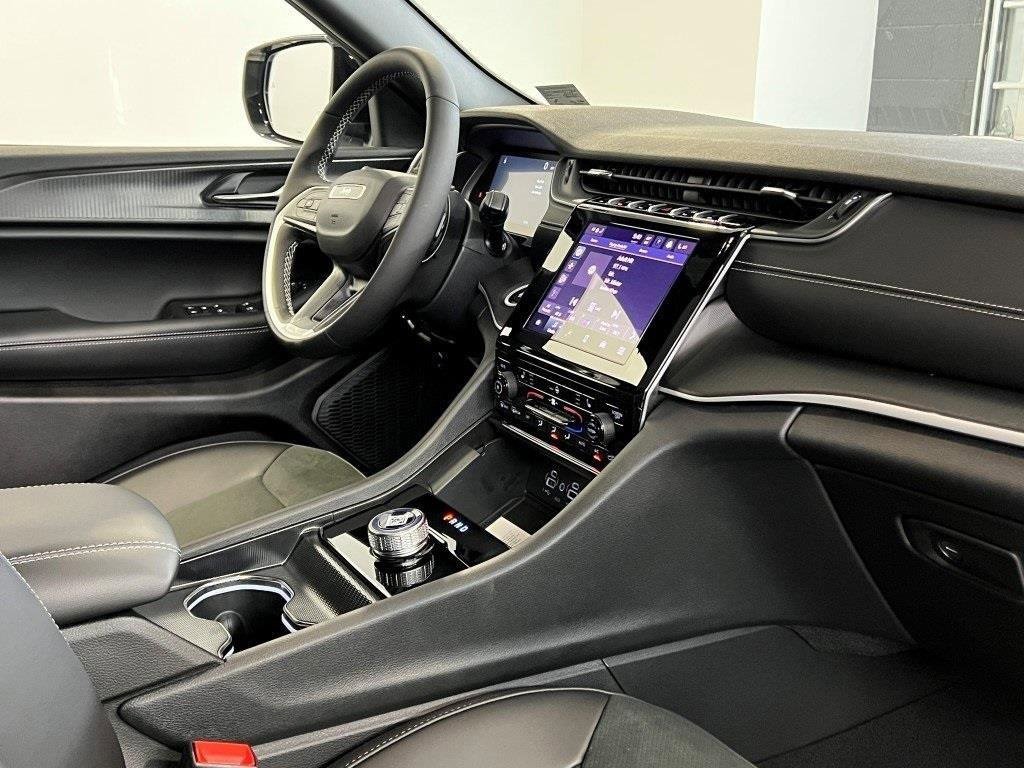 New 2025 Jeep Grand Cherokee L Altitude image 5