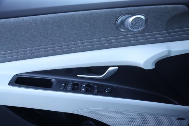 New 2025 Hyundai Elantra Limited image 6