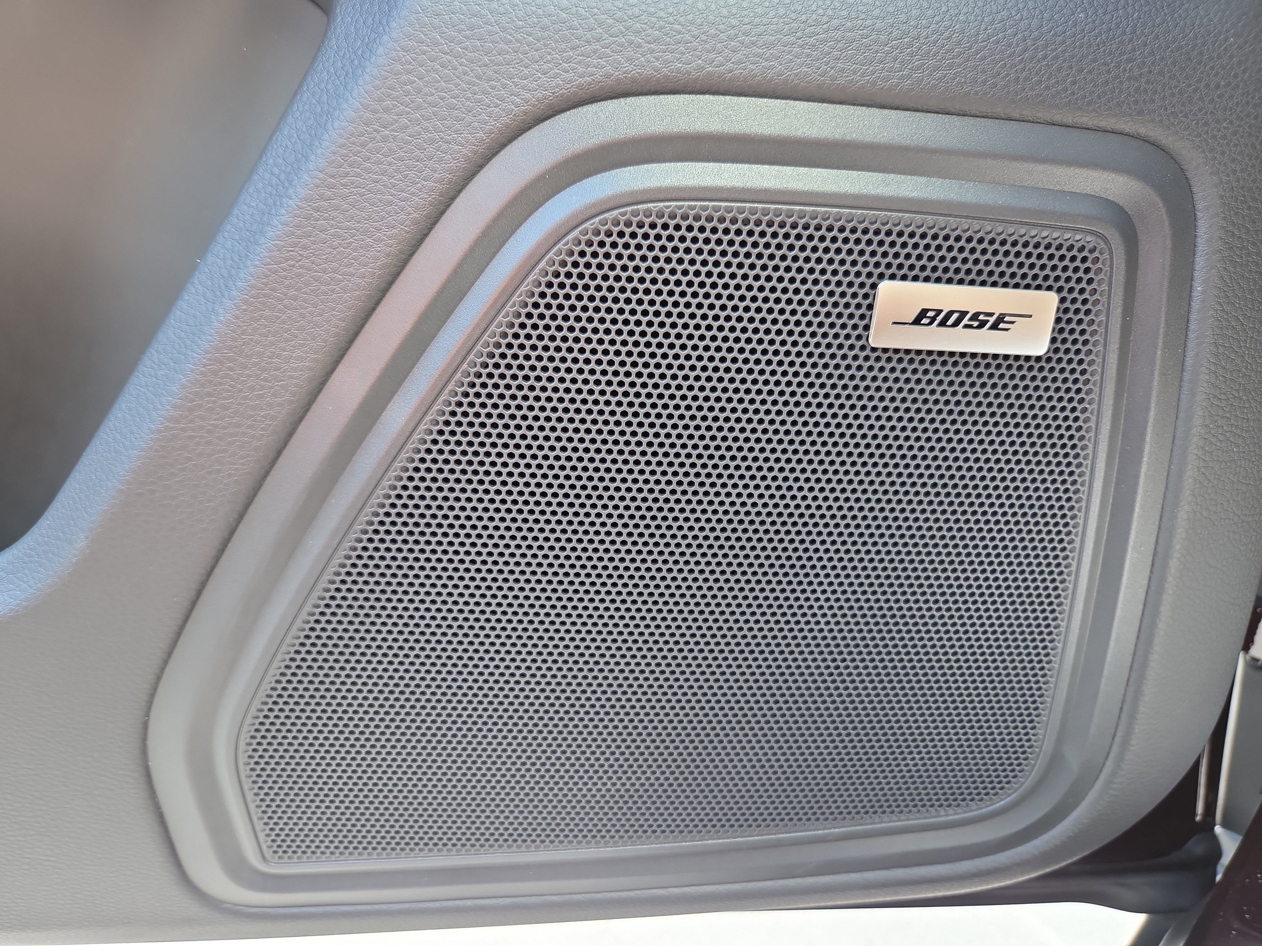 Used 2025 Porsche Macan AWD/4WD image 18