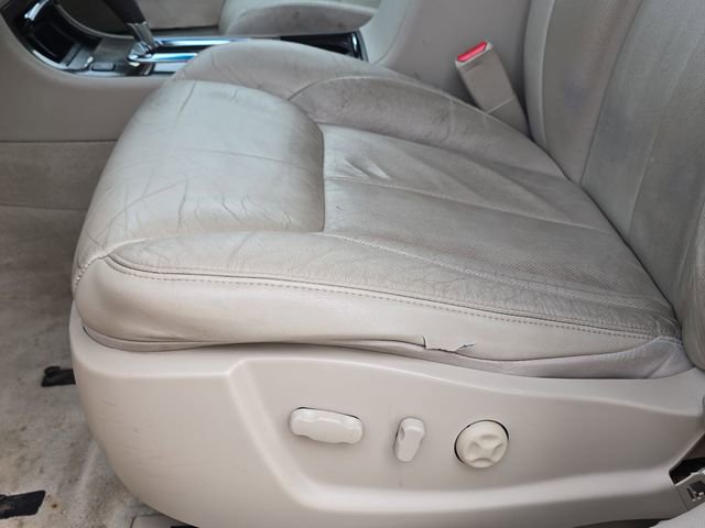 Used 2011 Cadillac DTS Luxury image 29