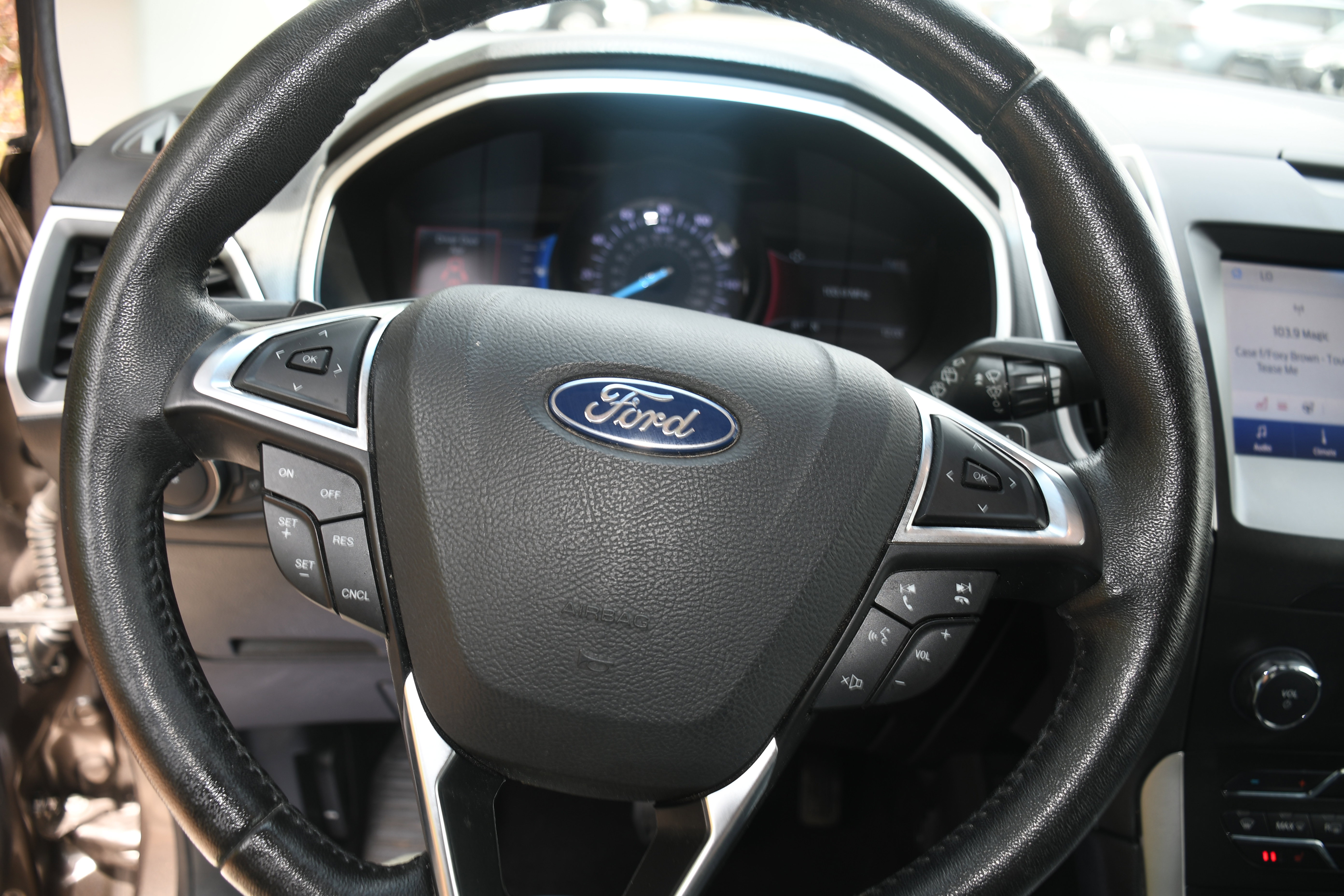Used 2019 Ford Edge SEL w/ Equipment Group 201A AWD/4WD image 12