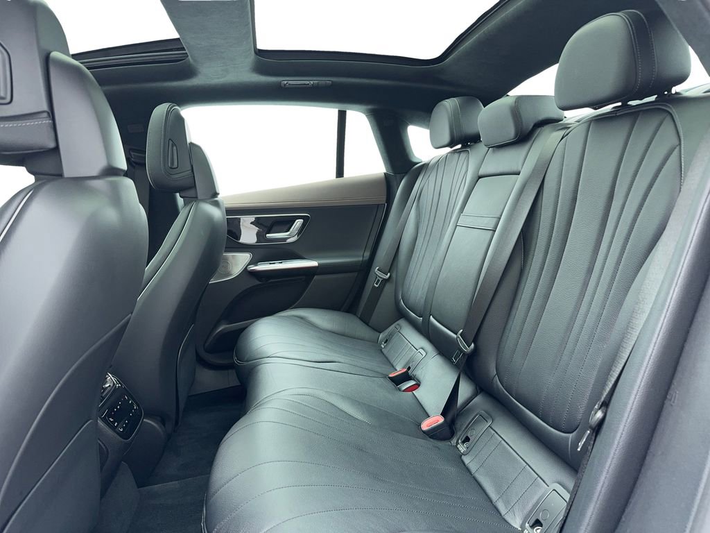 Used 2023 Mercedes-Benz EQE 500 4MATIC Sedan w/ Pinnacle Trim Package image 30