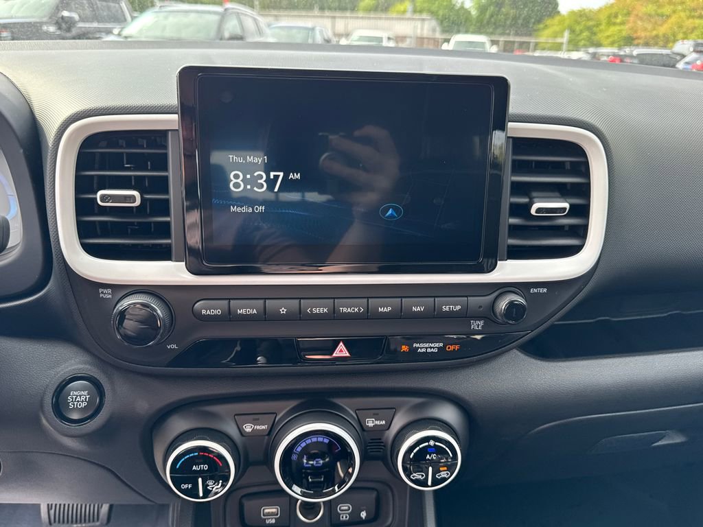 New 2025 Hyundai Venue Limited image 18