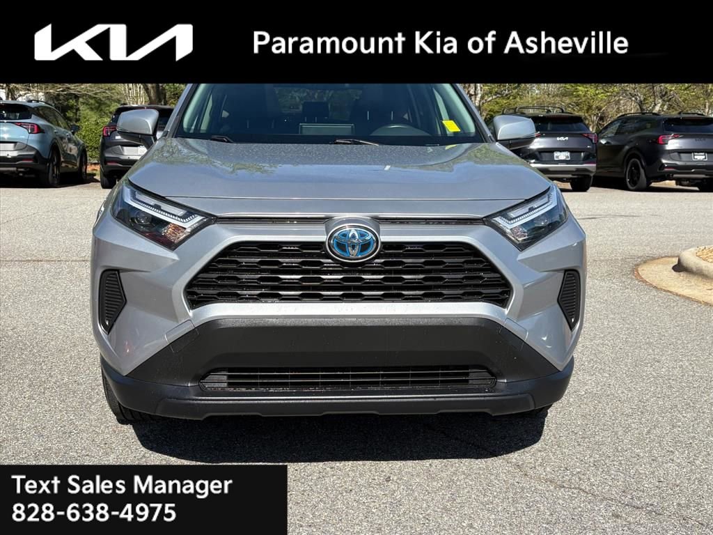 Used 2022 Toyota RAV4 XLE w/ Convenience Package AWD/4WD image 2