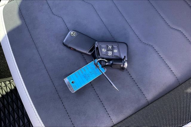 New 2025 Volkswagen Taos SE image 28