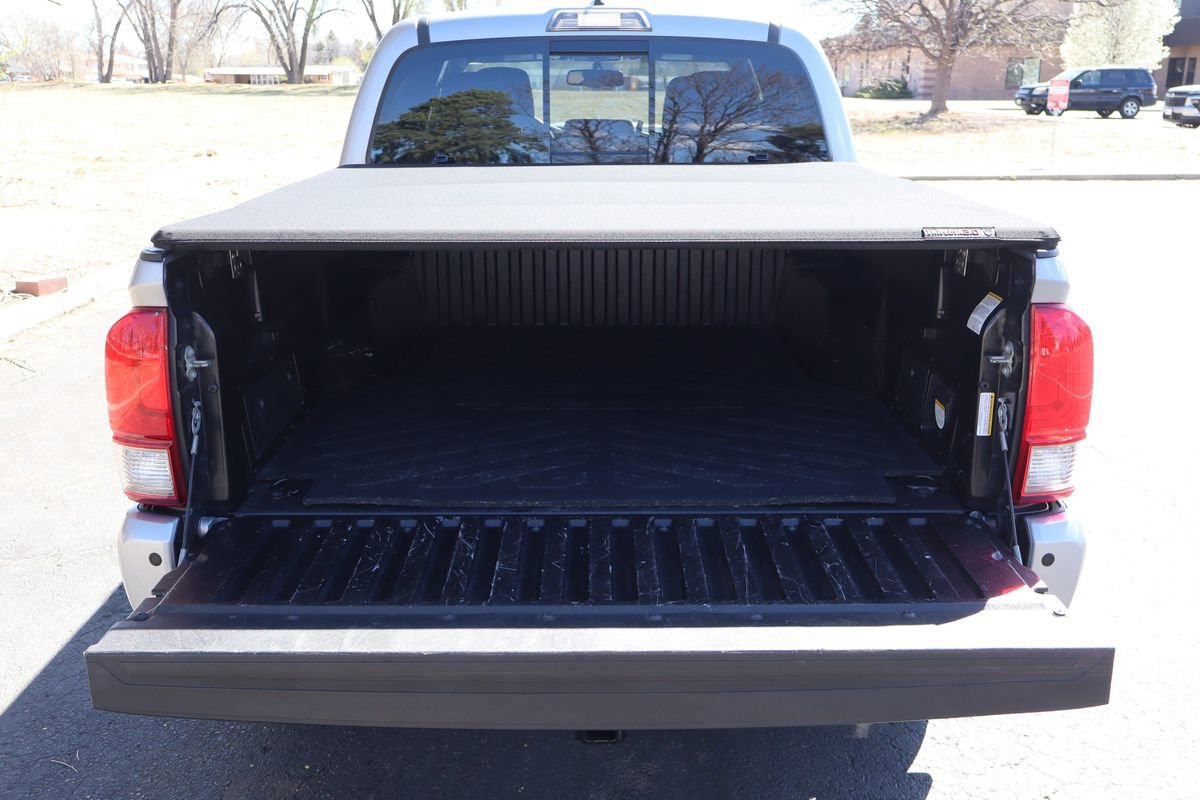 Used 2017 Toyota Tacoma TRD Sport image 14