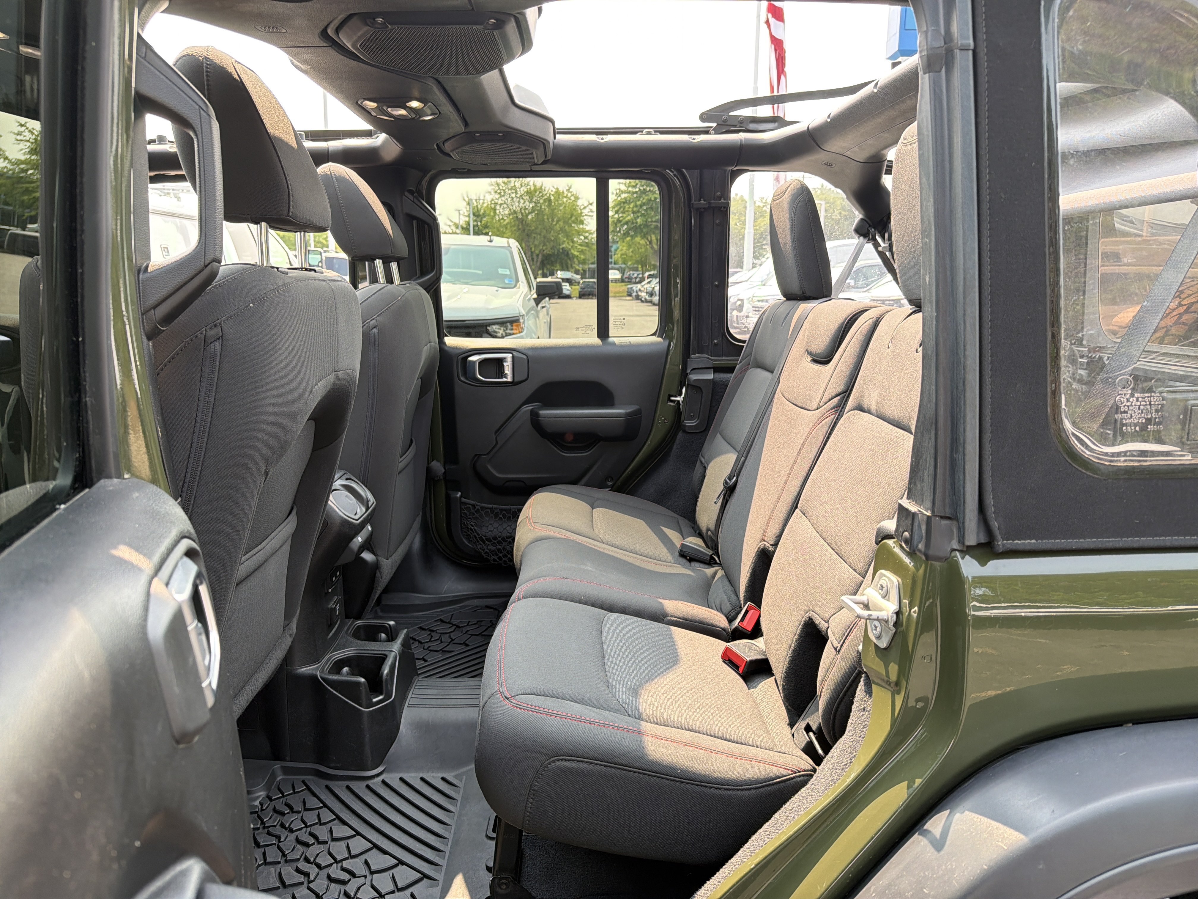 Used 2023 Jeep Wrangler Unlimited Rubicon AWD/4WD image 32