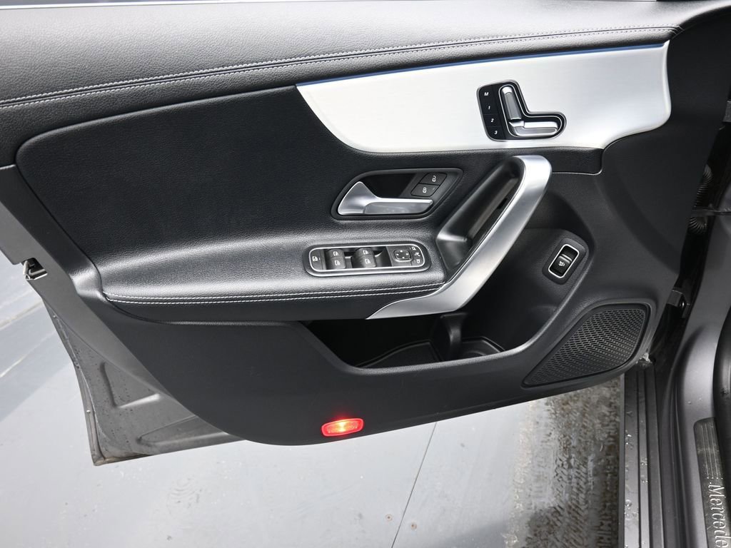 Used 2025 Mercedes-Benz CLA 250 4MATIC image 9
