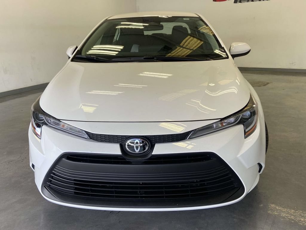 Used 2026 Toyota Corolla LE w/ LE Premium Package FWD image 8