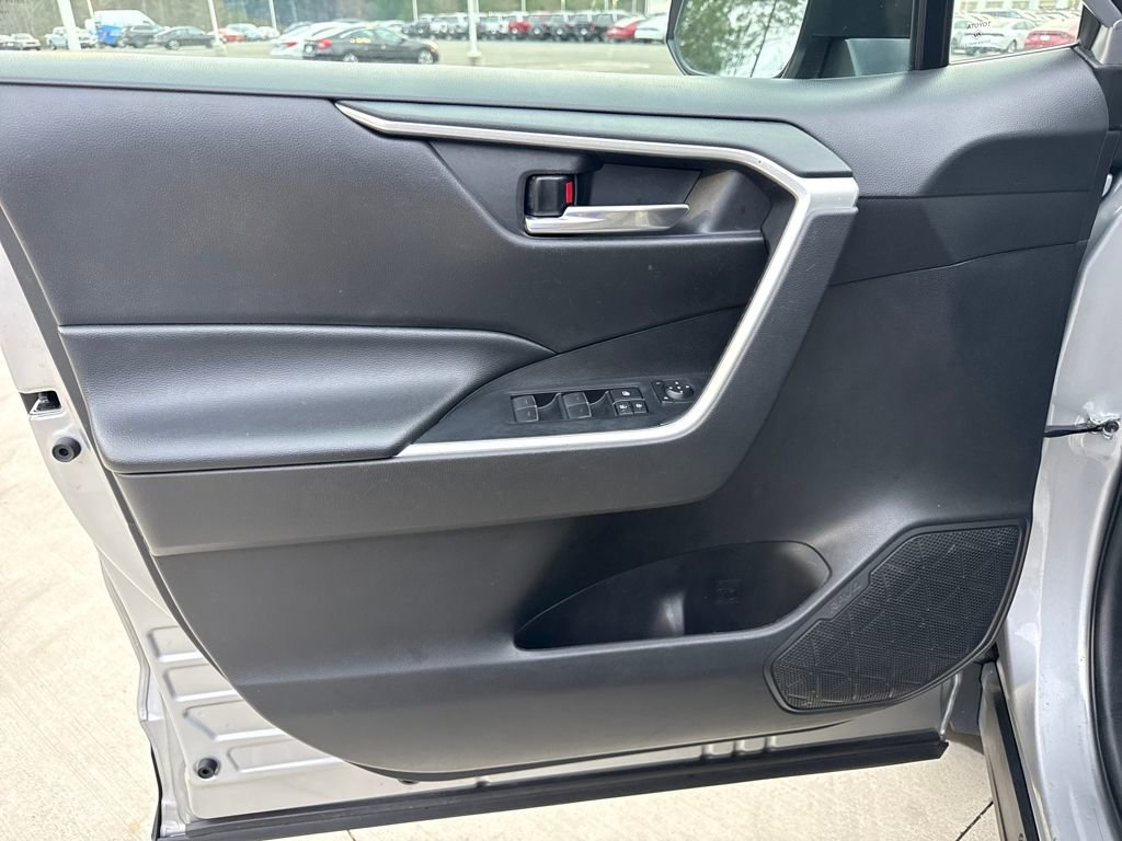 Used 2022 Toyota RAV4 XLE image 14