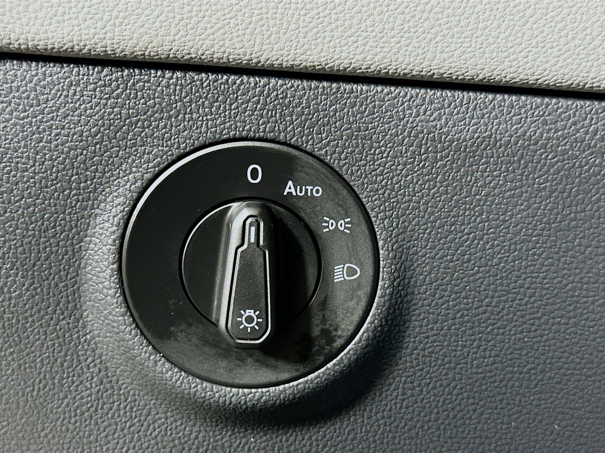 Used 2024 Volkswagen Taos SE image 17