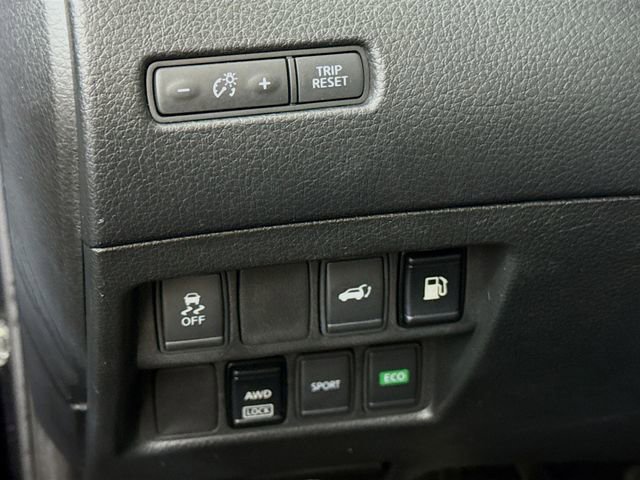 Certified 2018 Nissan Rogue SV image 12