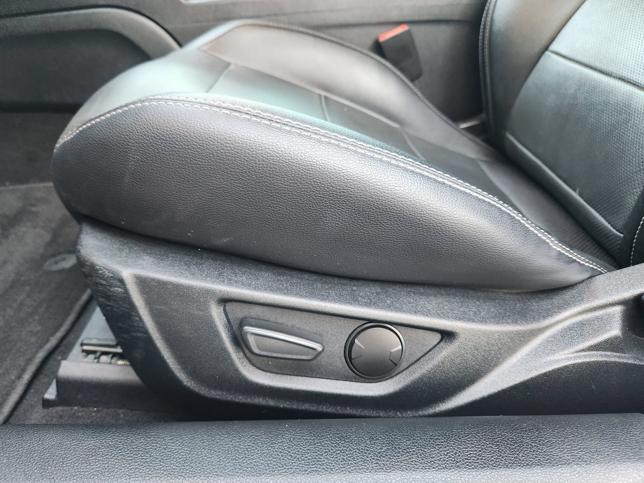 Used 2020 Ford Mustang Premium RWD image 23