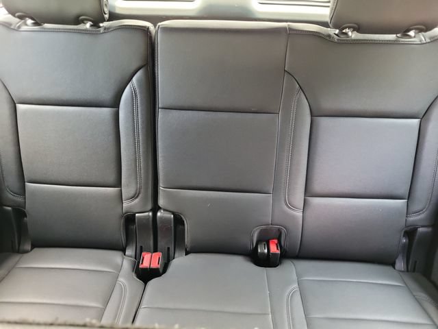 Used 2024 Chevrolet Suburban LT RWD image 13