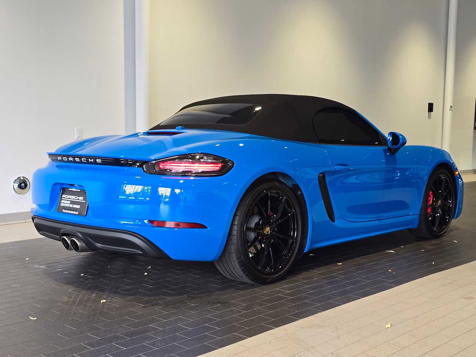 Used 2025 Porsche 718 Boxster S RWD image 7