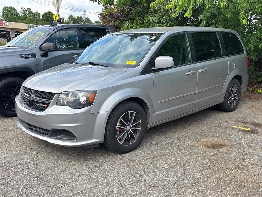 Used 2017 Dodge Grand Caravan SE FWD image 2