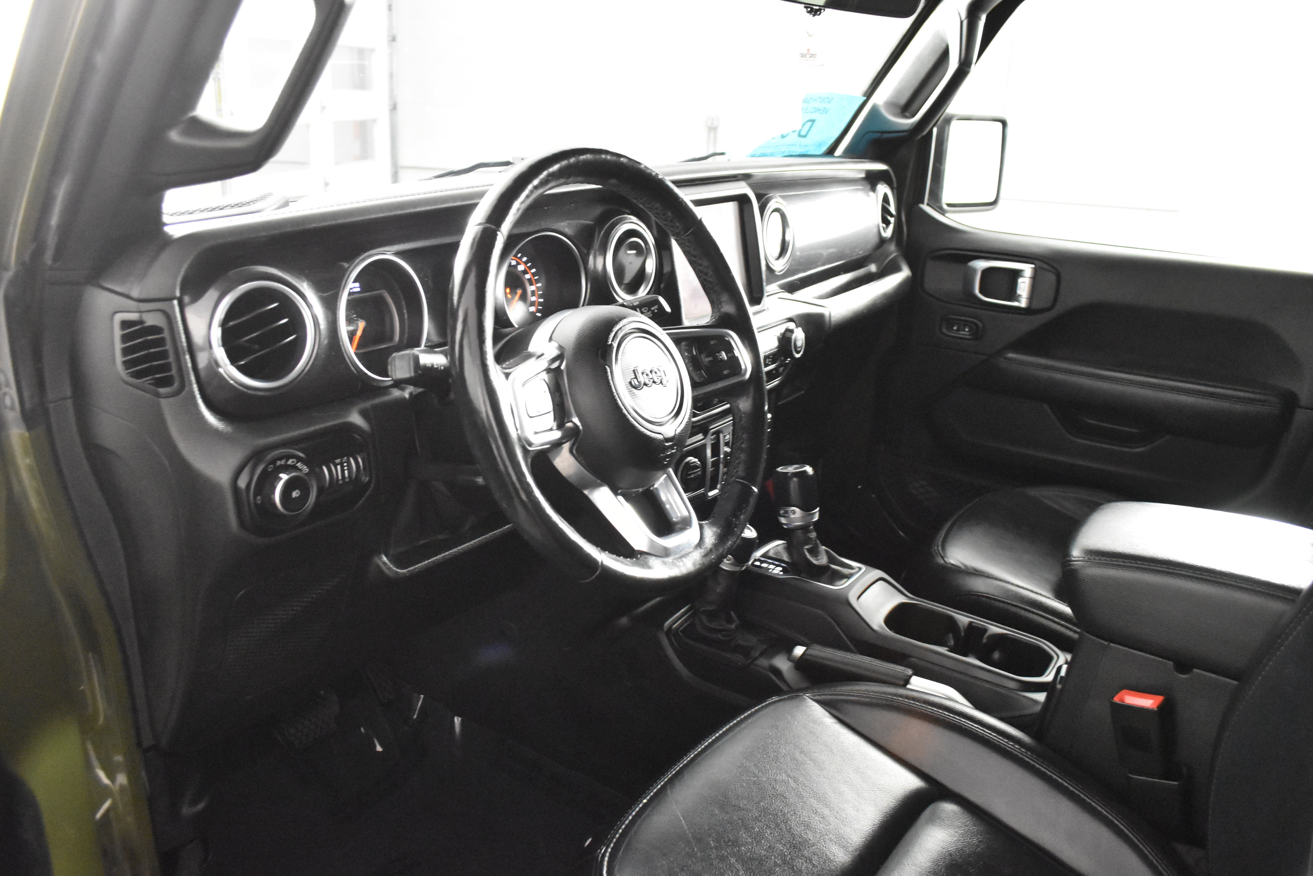 Used 2020 Jeep Wrangler Unlimited Sahara image 2
