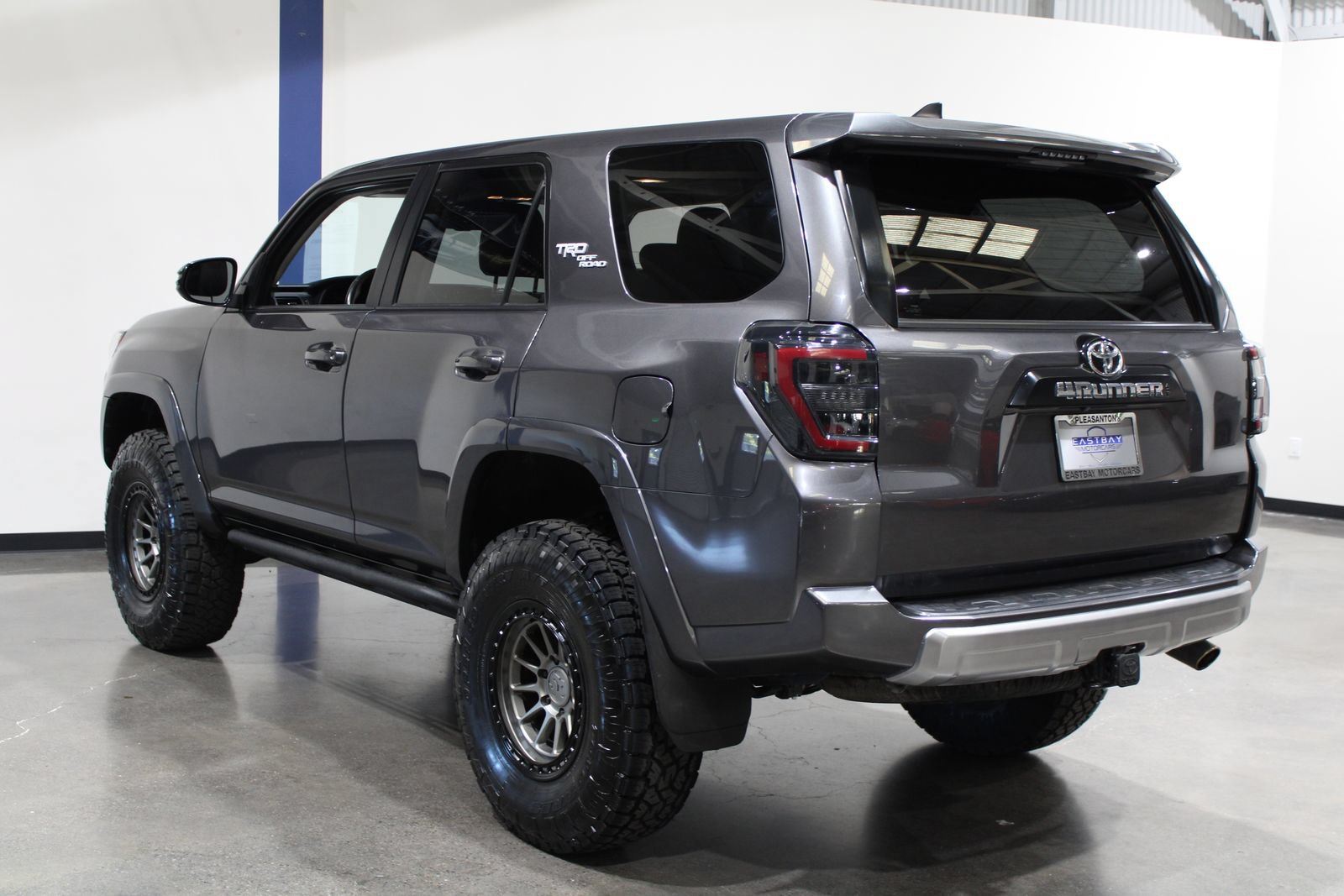 Used 2020 Toyota 4Runner TRD Off-Road Premium w/ Moonroof Package AWD/4WD image 17