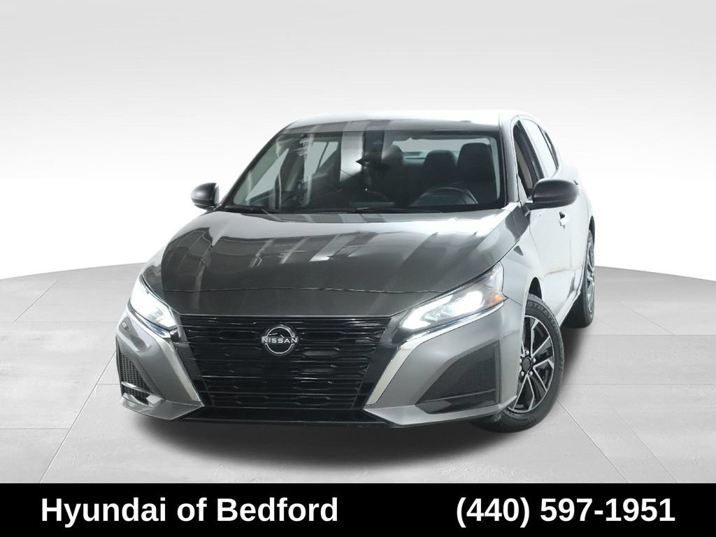 Used 2024 Nissan Altima 2.5 S FWD image 2
