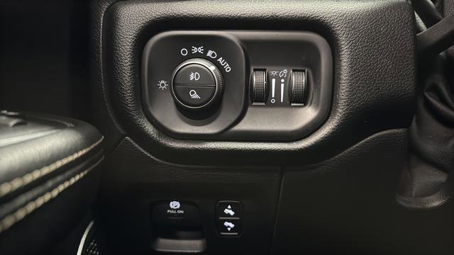 Used 2020 RAM 1500 Laramie w/ Sport Appearance Package AWD/4WD image 30
