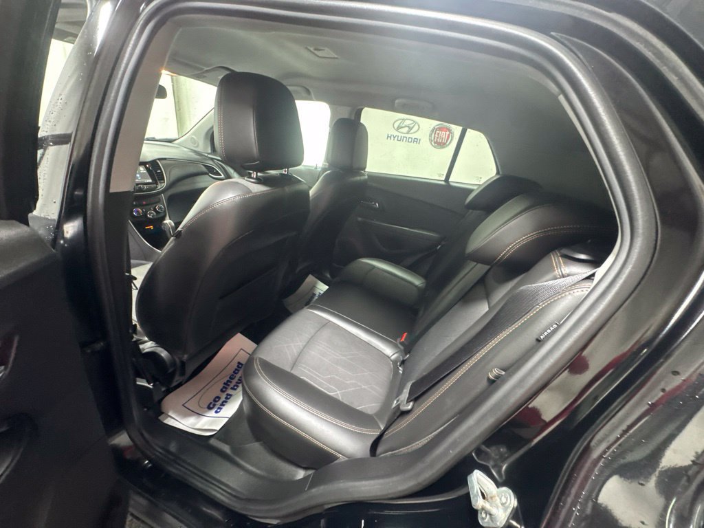 Used 2019 Chevrolet Trax LT w/ LT Convenience Package AWD/4WD image 28