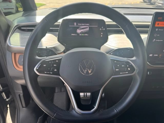 Used 2025 Volkswagen ID. Buzz Pro S RWD image 17