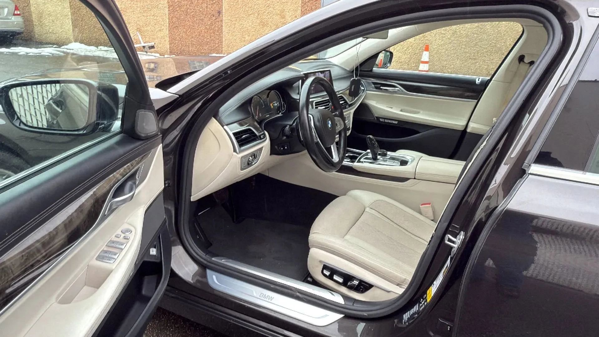 Used 2016 BMW 750i xDrive AWD/4WD image 23