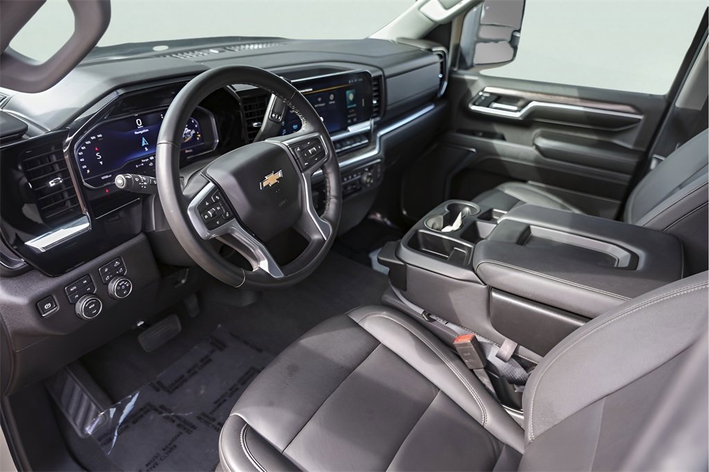 Used 2025 Chevrolet Silverado 2500 LTZ image 13