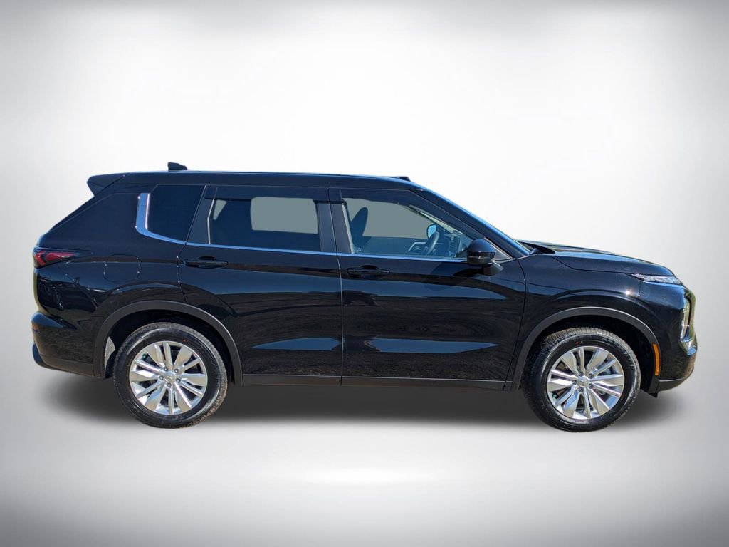 New 2026 Mitsubishi Outlander ES image 2