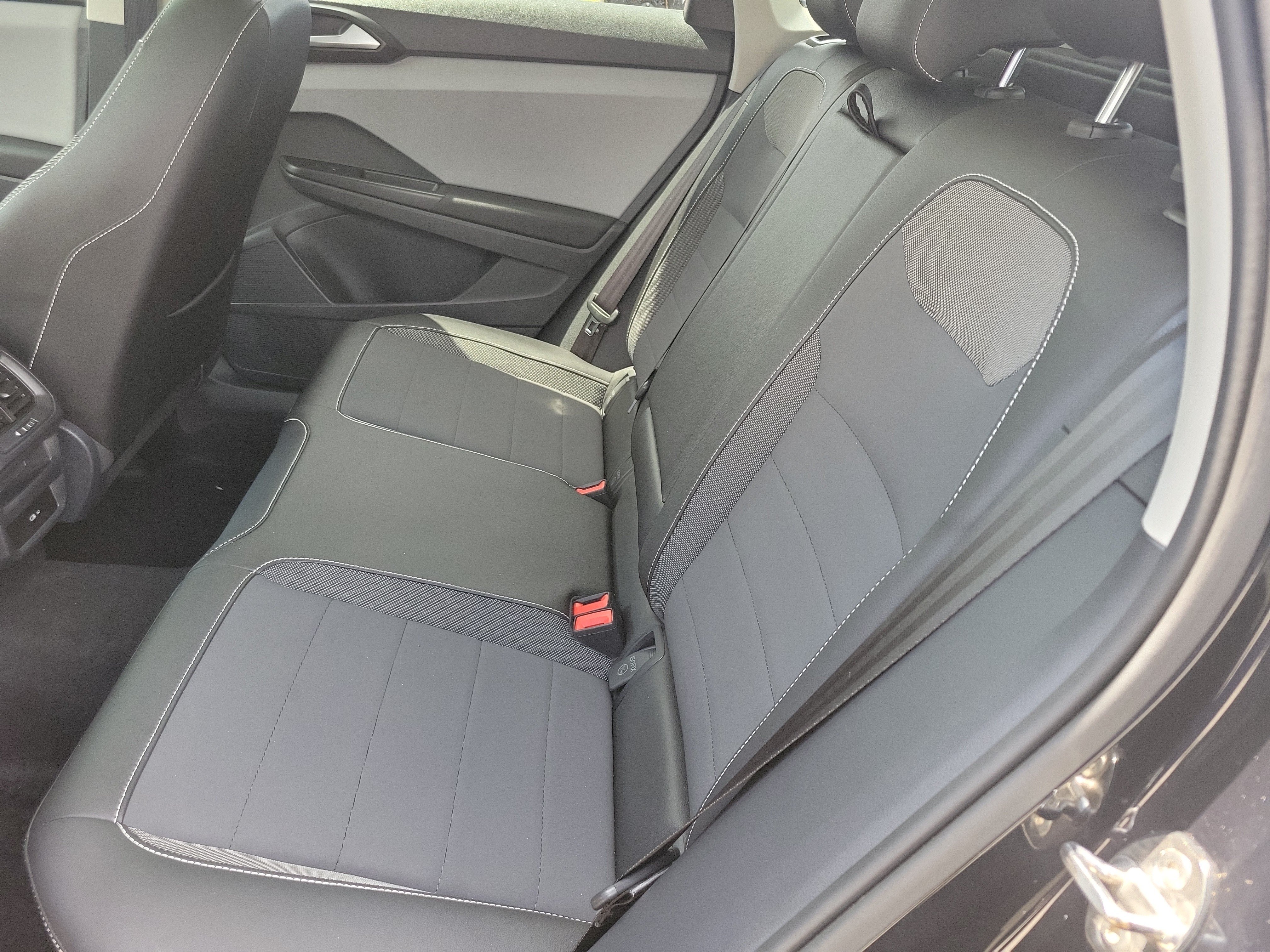 Used 2023 Volkswagen Taos SE w/ Panoramic Sunroof Package AWD/4WD image 12
