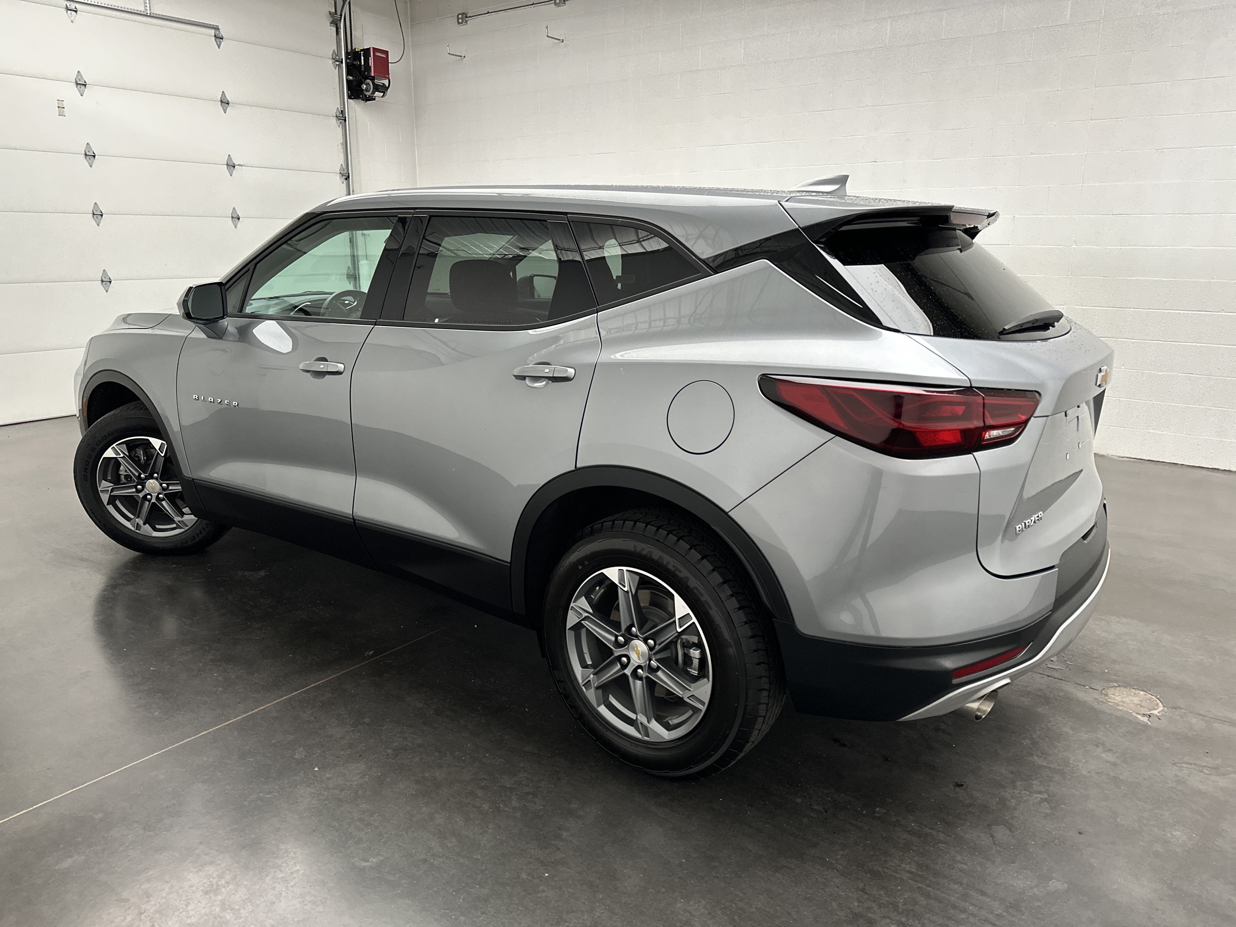 Used 2025 Chevrolet Blazer LT FWD image 6