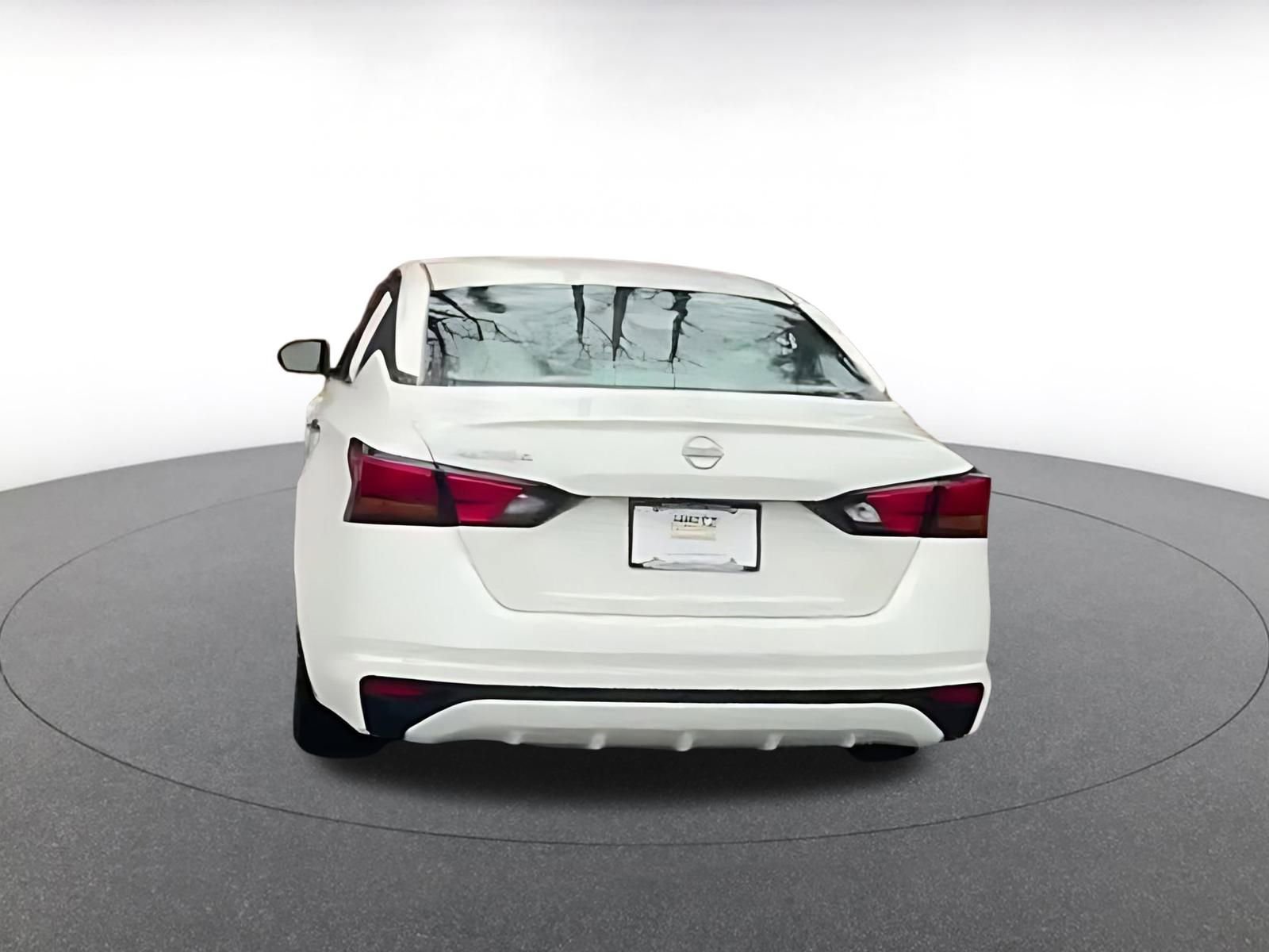 Used 2025 Nissan Altima 2.5 SV image 14