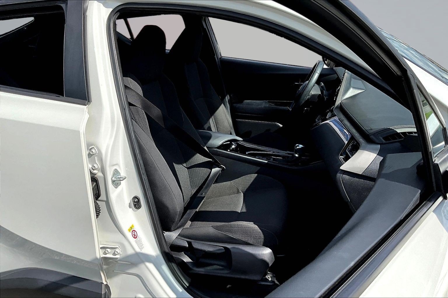 Used 2019 Toyota C-HR XLE FWD image 24