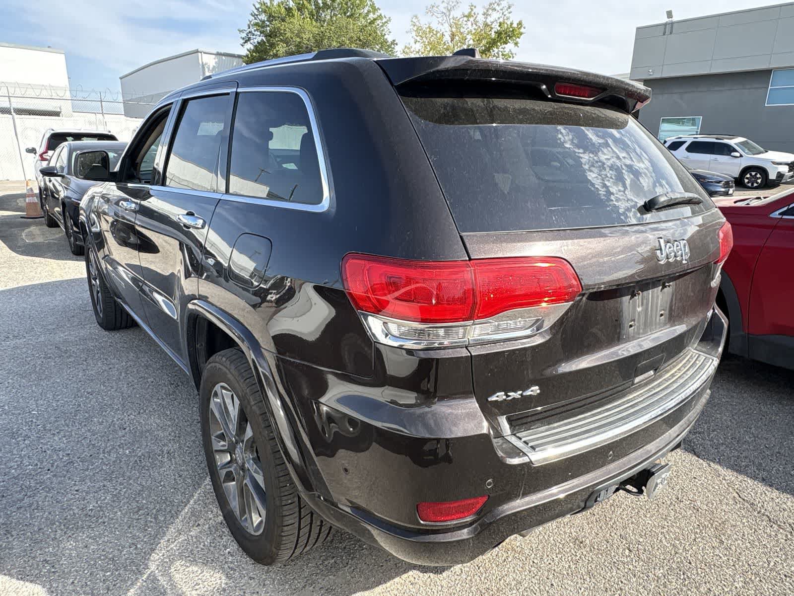 Used 2017 Jeep Grand Cherokee Overland w/ Jeep Active Safety Group AWD/4WD image 4