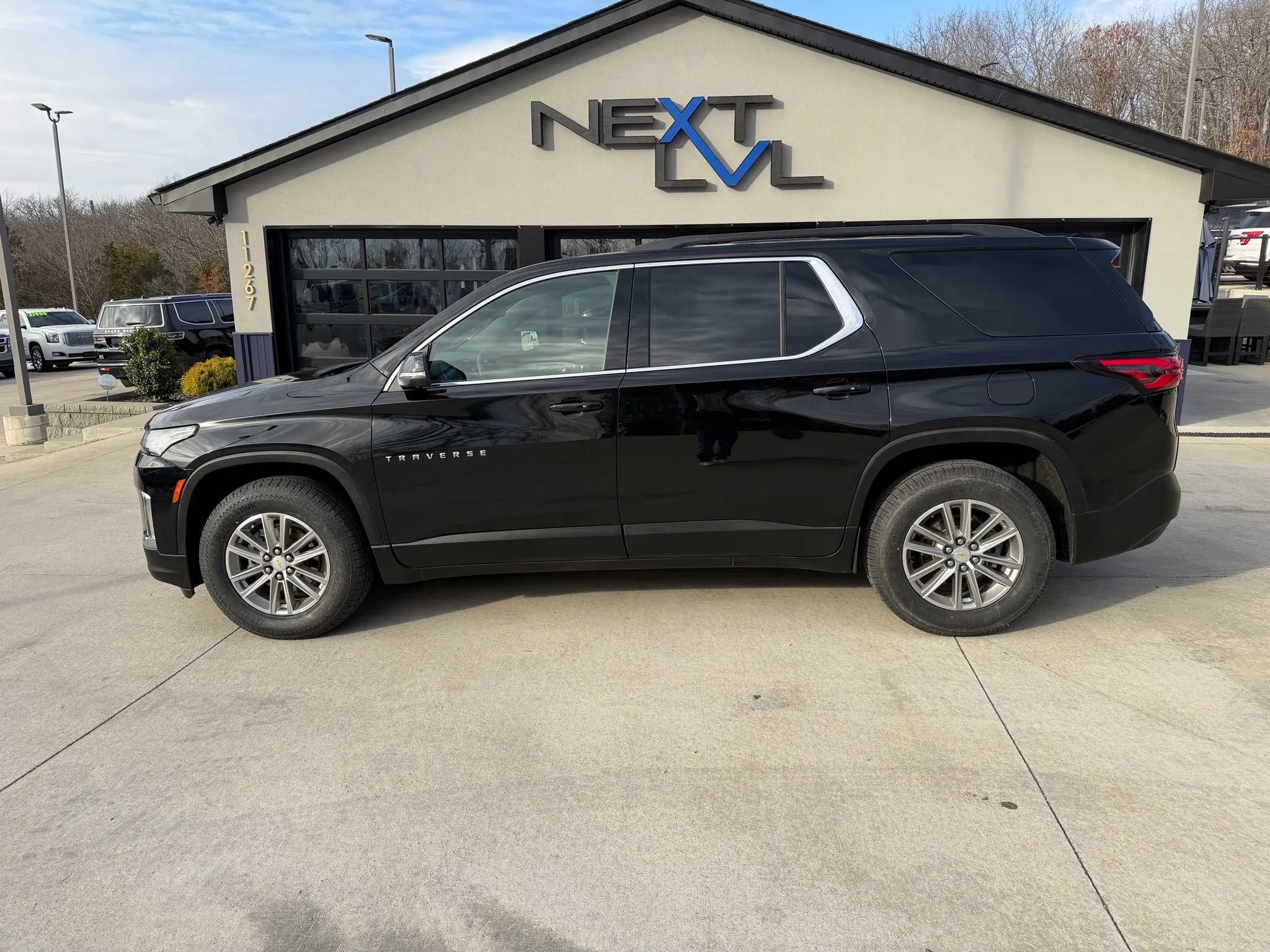 Used 2022 Chevrolet Traverse LT image 6