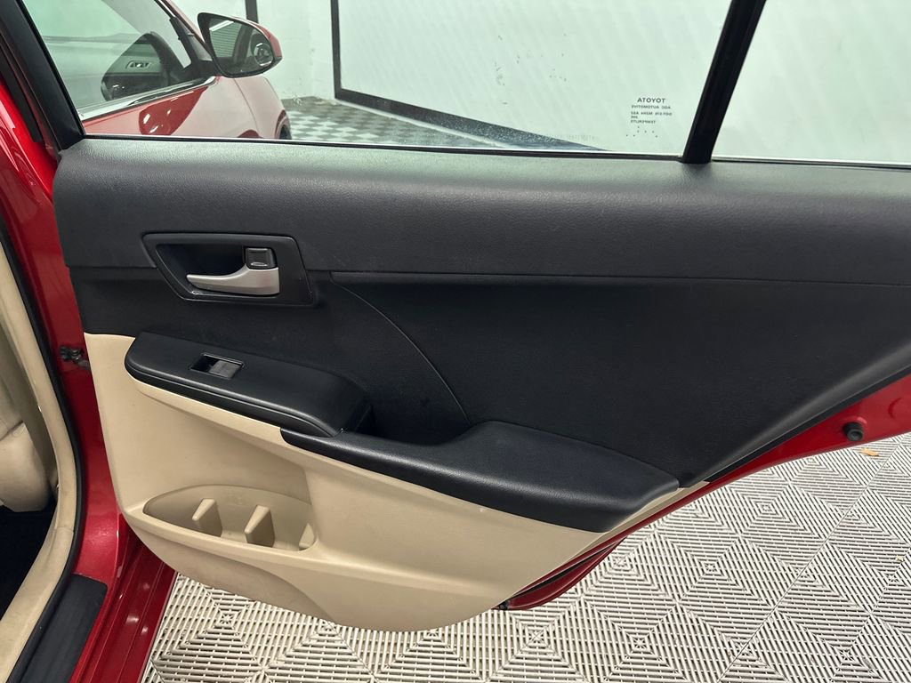 Used 2014 Toyota Camry L image 15