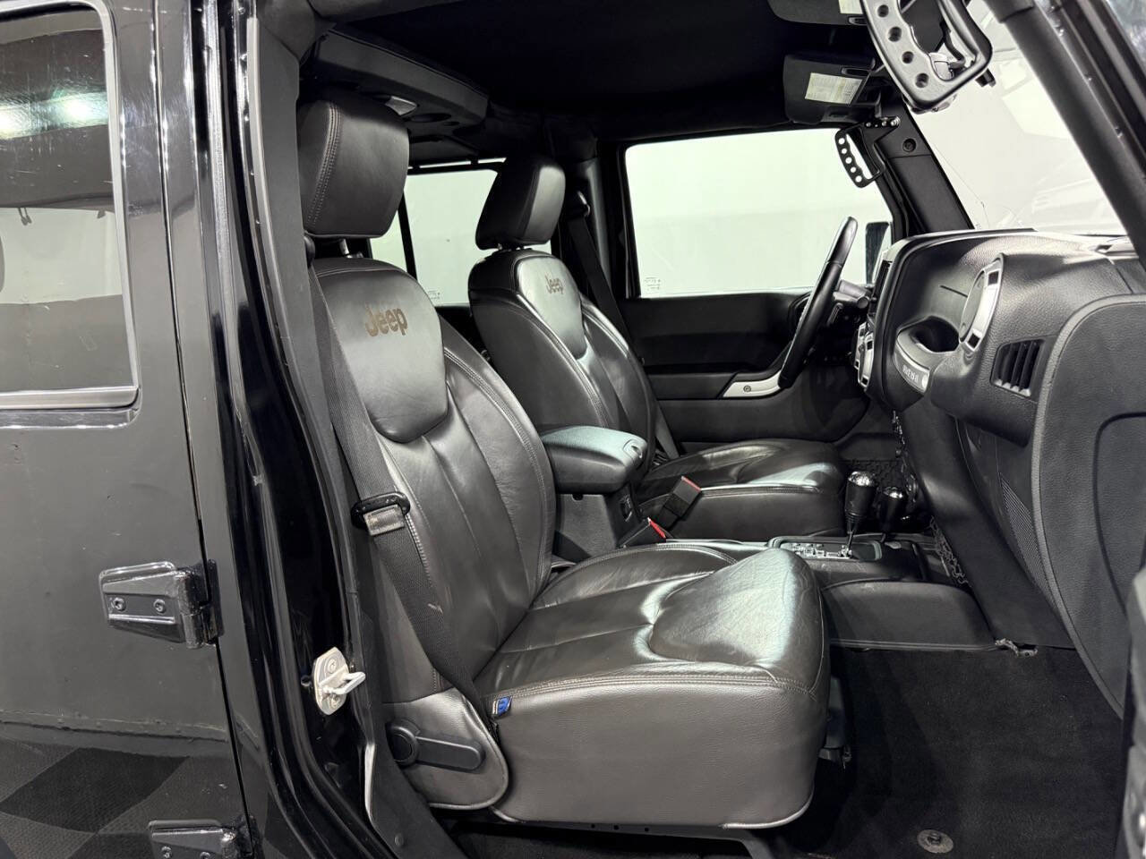 Used 2016 Jeep Wrangler Unlimited Rubicon w/ Max Tow Package image 20