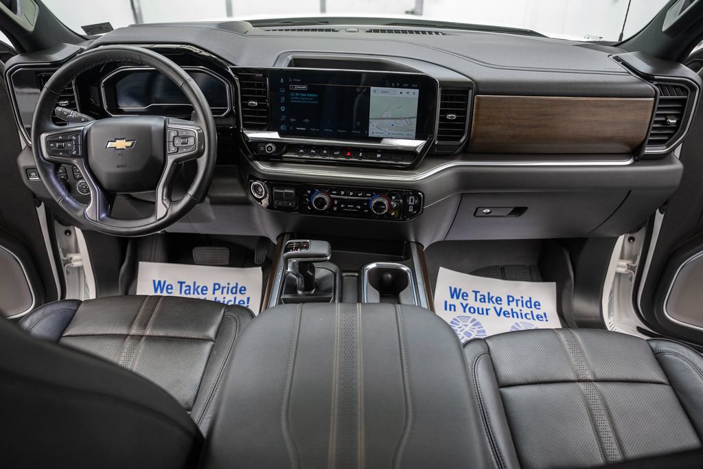 Used 2025 Chevrolet Silverado 1500 High Country AWD/4WD image 24