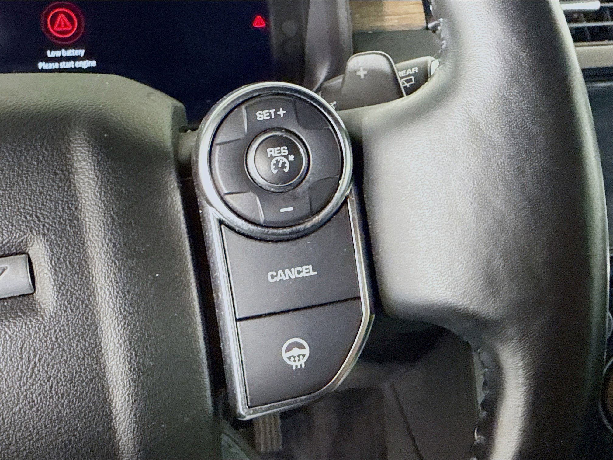 Used 2018 Land Rover Discovery HSE image 15