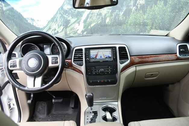 Used 2012 Jeep Grand Cherokee Limited w/ Luxury Group II AWD/4WD image 18
