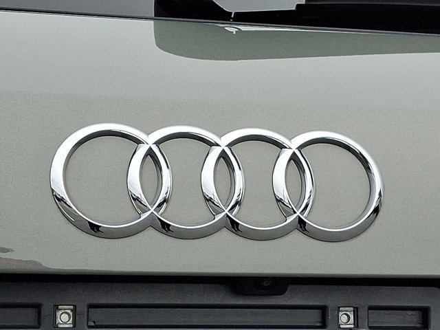 Used 2025 Audi Q3 2.0T Premium image 33