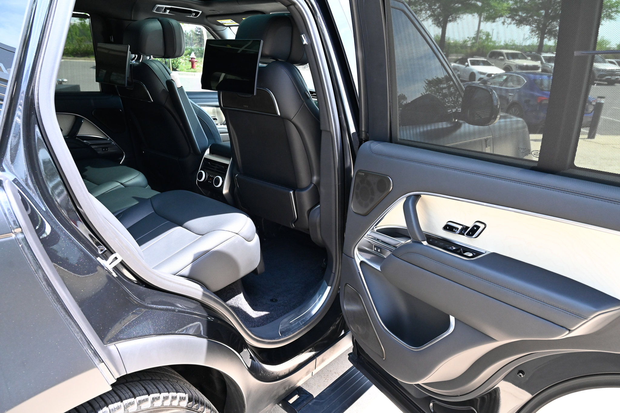 Used 2024 Land Rover Range Rover SV AWD/4WD image 51