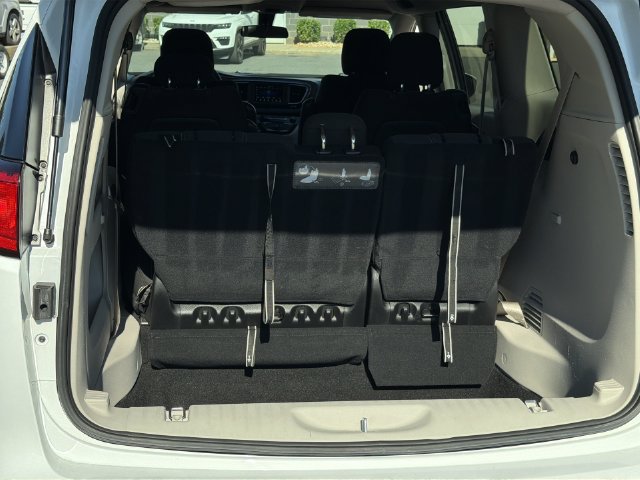 Used 2021 Chrysler Voyager LX FWD image 35