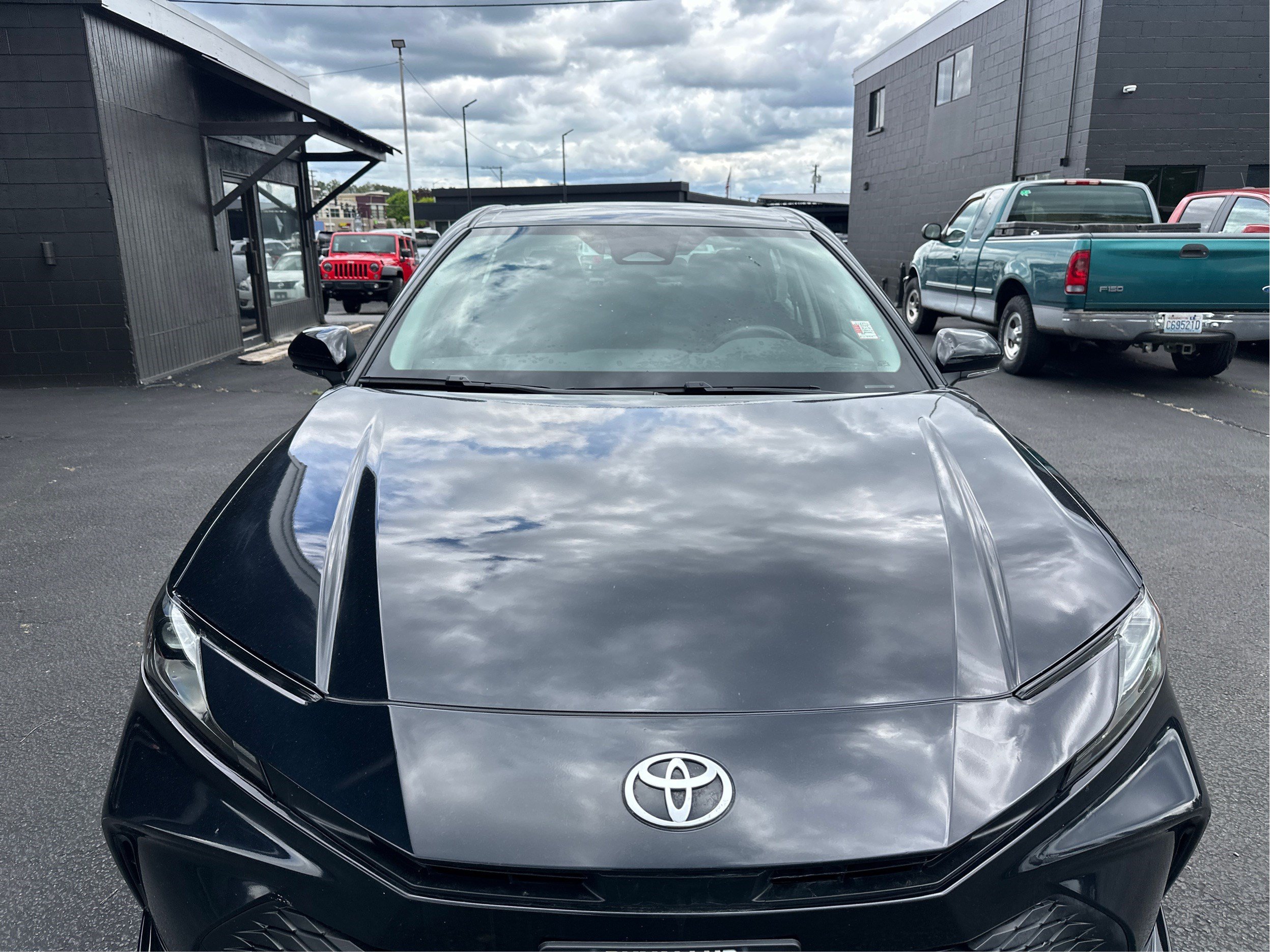Used 2025 Toyota Camry LE FWD image 22