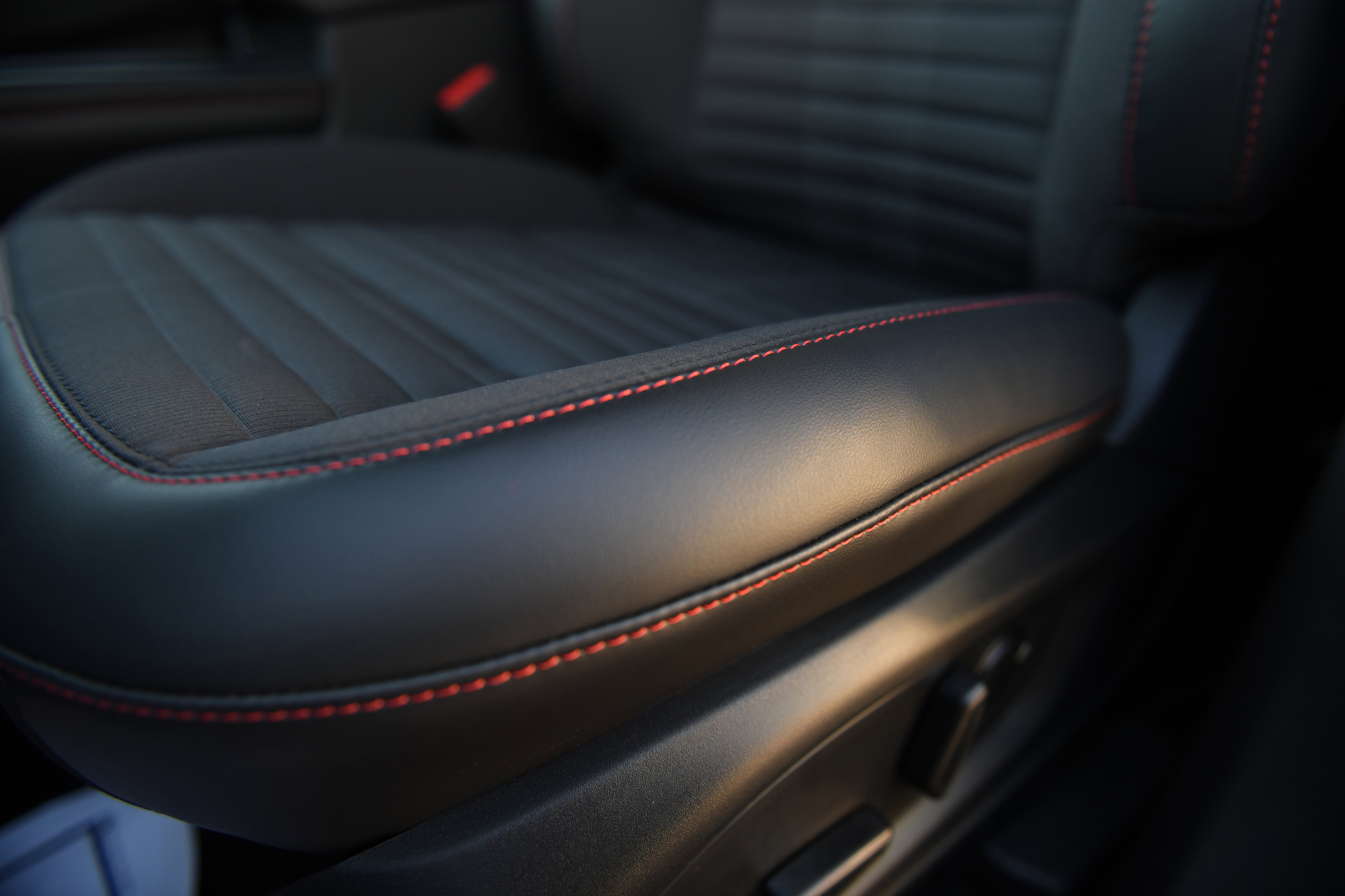 New 2026 Ford Explorer ST-Line w/ ST-Line Street Pack image 19