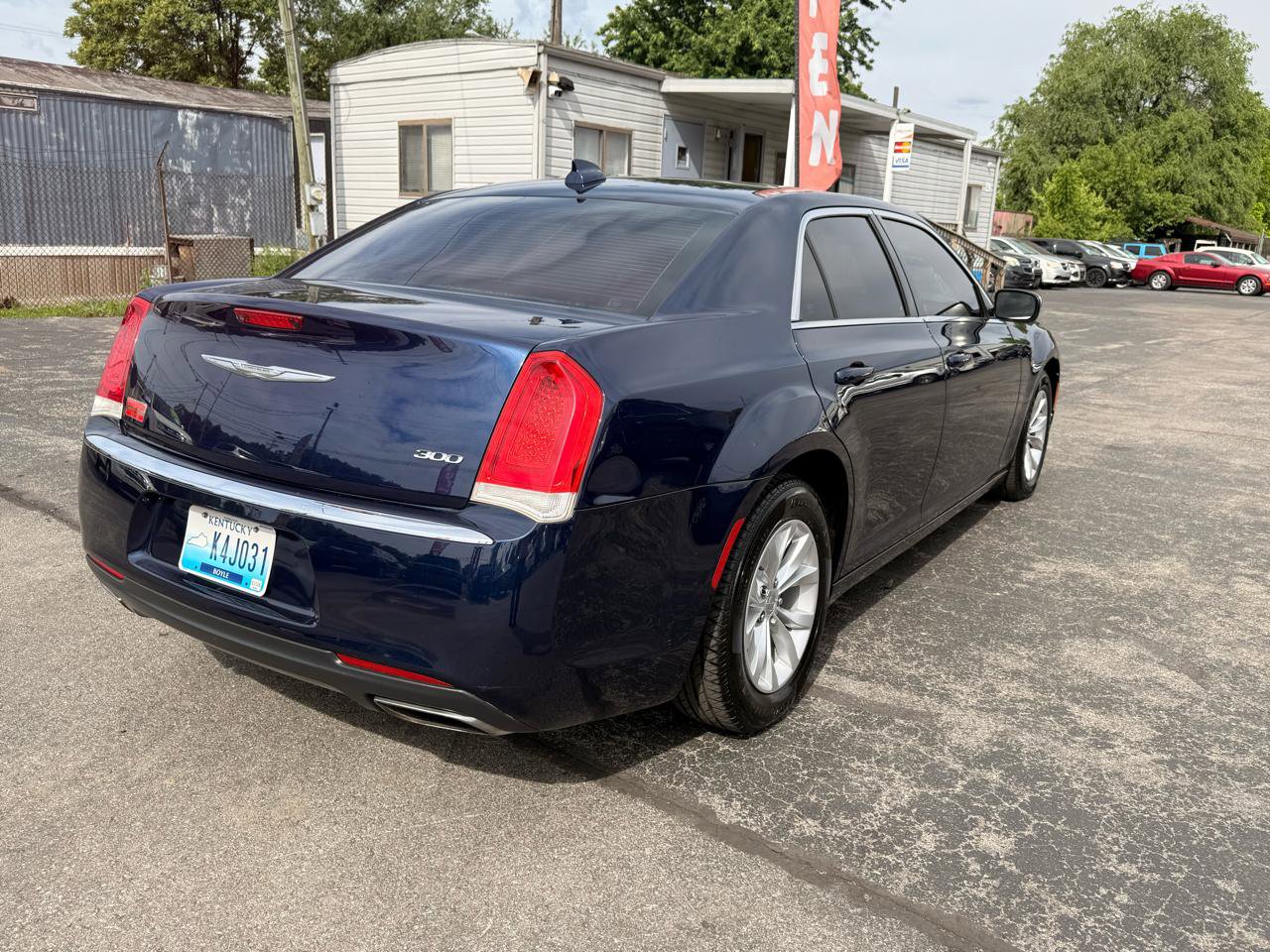 Used 2016 Chrysler 300 Limited RWD image 8